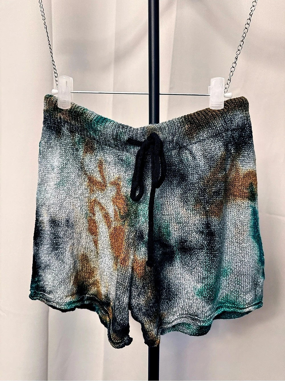 POL Abstract Knit High Waist Shorts in Gray & Green Size Medium